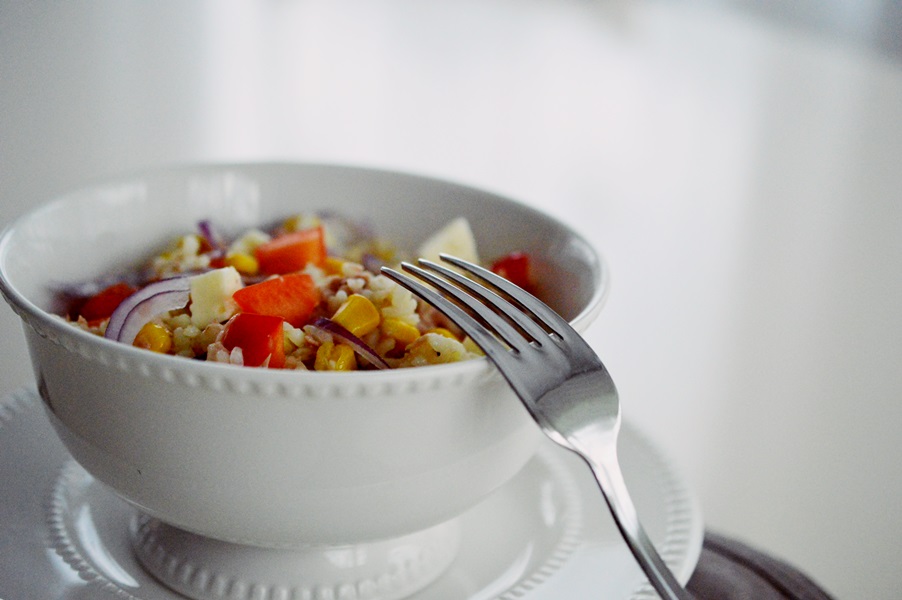 Salata de orez cu ton si legume